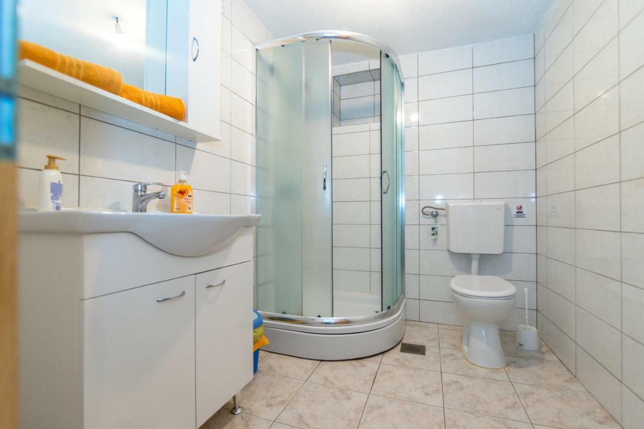 Apartments Robinzon Petar Gdinj Εξωτερικό φωτογραφία